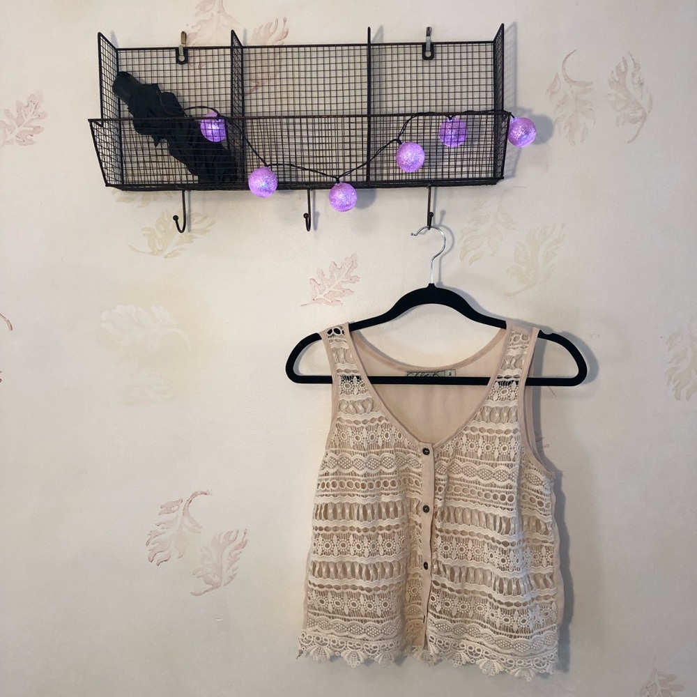 🔥🔥beige lace vest